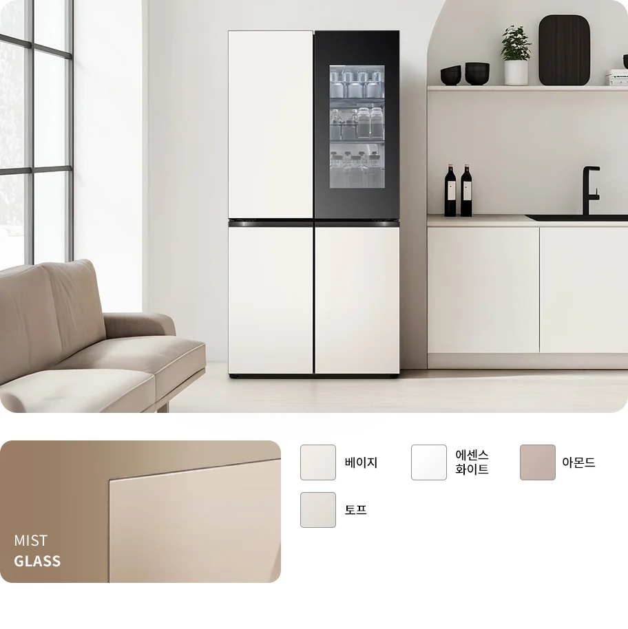 주방 공간에 세련된 디자인의 냉장고가 놓여 있으며, 냉장고는 베이지와 어두운 유리 패널로 구성되어 있습니다. 냉장고 옆에는 조리대와 주방 용품이 보입니다. 하단에는 MIST GLASS라는 텍스트와 함께 베이지, 크림 화이트, 클레이 브라운, 크림 스카이 색상이 표시되어 있습니다.