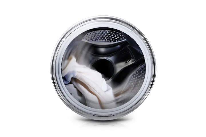 세탁기 내부가 보이며, 세탁물이 회전하며 세탁되고 있는 모습입니다. 세탁물은 물과 함께 움직이고 있으며, 드럼 내부의 금속 표면이 보입니다.
