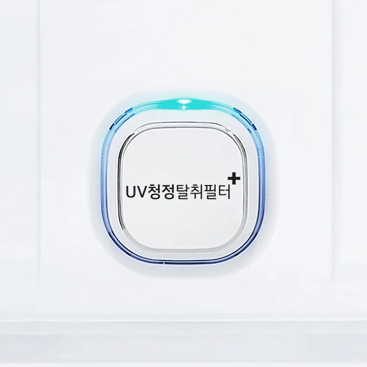 UV청정탈취필터라는 텍스트가 적힌 사각형 버튼이 있습니다. 버튼은 은색 테두리로 둘러싸여 있습니다.